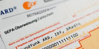 GEZ-Bescheid von ARD und ZDF. Wer die GEZ-Gebühr nicht bezahlt, muss mit hohen Zusatzkosten rechnen.