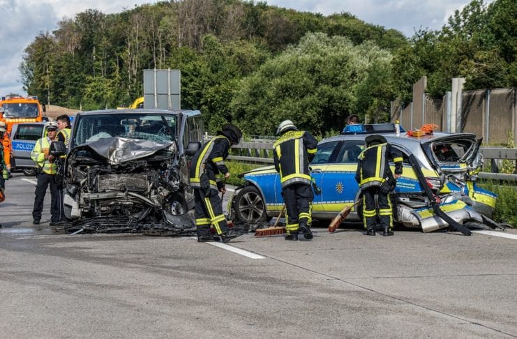 Unfall mit Einsatzfahrzeug der Polizei