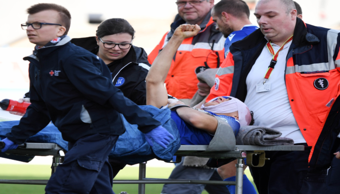 Ein Karlsruher SC Spieler ist verletzt.