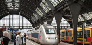 Zugverkehr der Deutschen Bahn auch im Karlsruher Hauptbahnhof