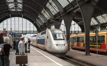 Zugverkehr der Deutschen Bahn auch im Karlsruher Hauptbahnhof