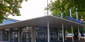 Die Schwarzwaldhalle in Karlsruhe.