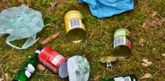 Müll wird im Wald zurückgelassen wegen den Corona-Maßnahmen