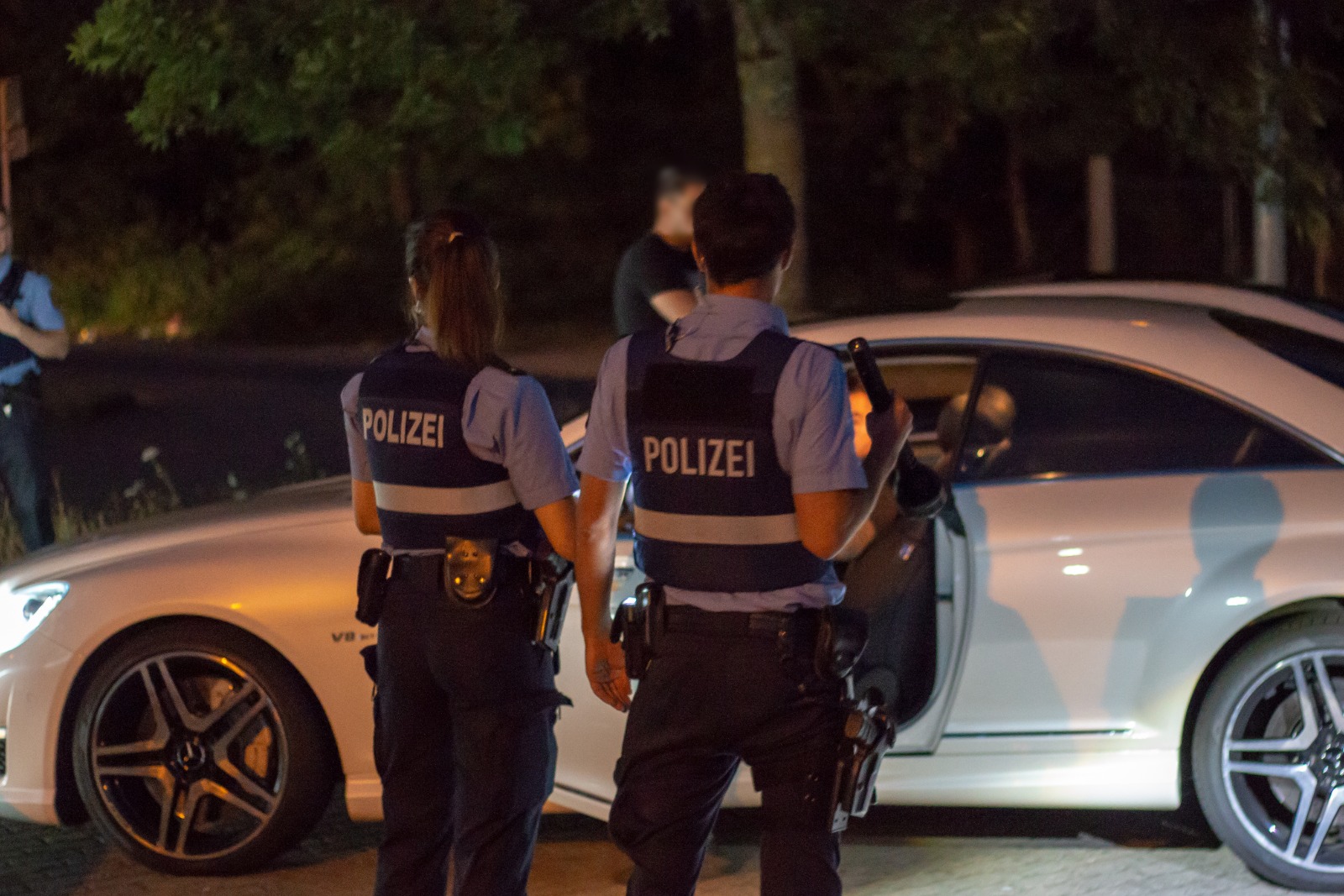 Unglaublich in Ettlingen: Autofahrer sprengt Promille-Messgerät