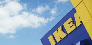 Ikea Logo mit blauen Himmel