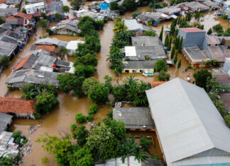 Dorf überflutet durch Unwetter