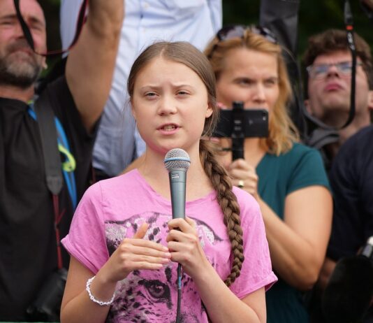 Greta Thunberg klimaaktivistin bei einer Rede