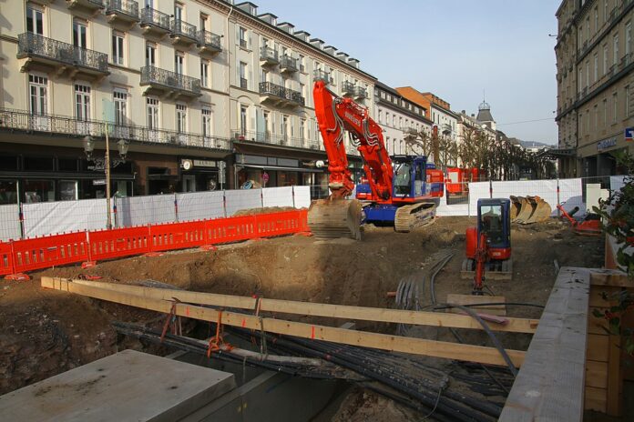 Großbaustelle mit Bagger