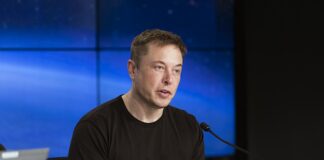 Tesla-Chef Elon Musk auf einer Pressekonferenz