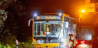 Linienbus Unfall bei Karlsruhe