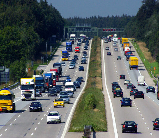 Verkehr auf der Autobahn A8