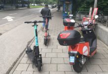 E-Scooter auf Gehweg