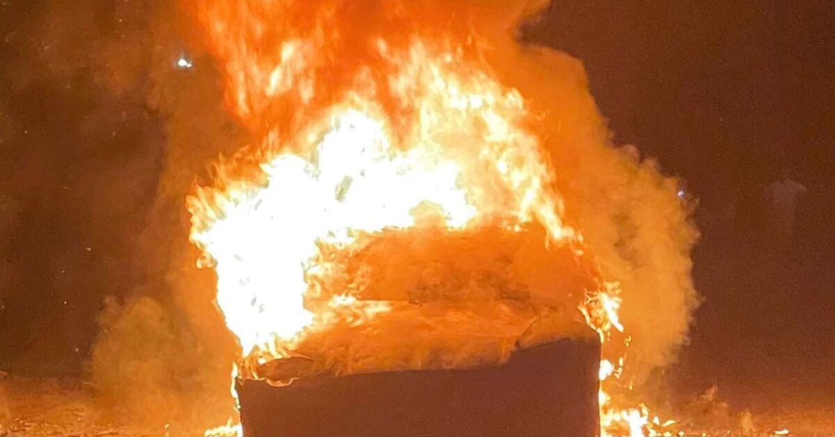 Flammen-Drama-Autofahrer-stirbt-in-seinem-brennenden-E-Auto
