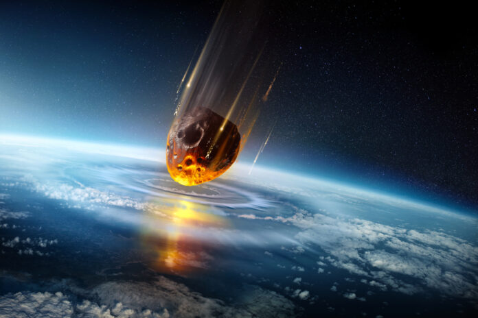Asteroid aus de Weltall in Richtung Erde