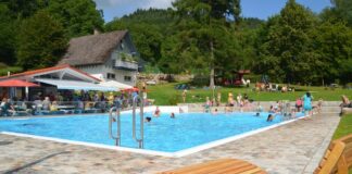 Schwimmbad ins Gernsbach