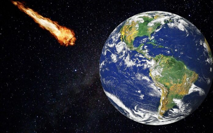 Asteroid im Weltall in Richtung Erde