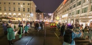 Lichterkette und Demo in der Karlsruher Innenstadt