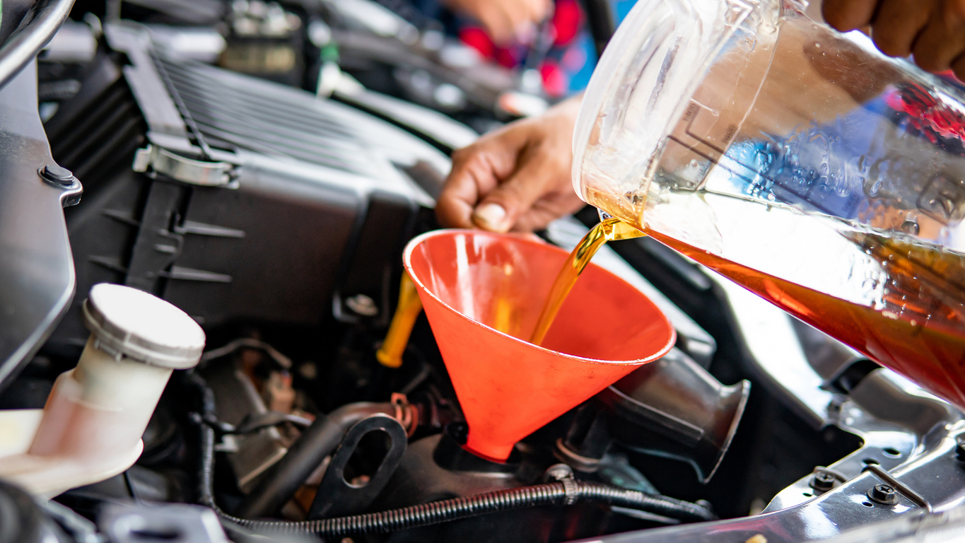 Warum ein regelmäßiger Ölwechsel bei einem Auto so wichtig ist