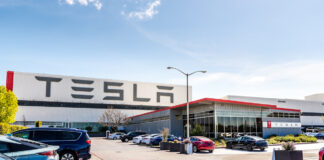 Ein Tesla-Werk von außen
