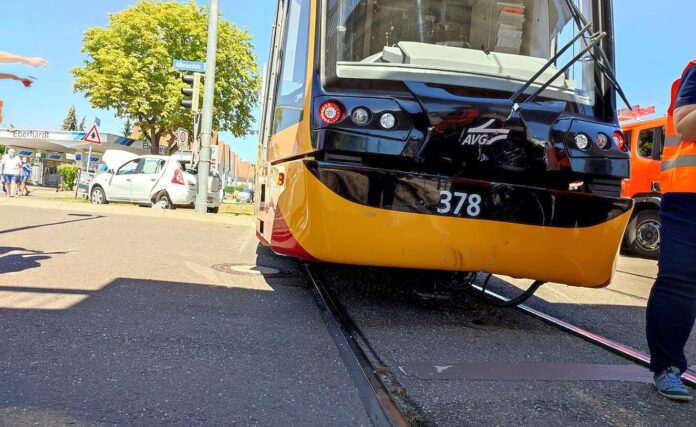 S-Bahn beschädigt nach Unfall