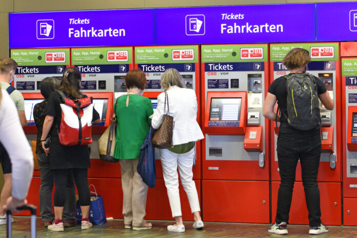 Fahrkartenautomat mit 9-Euro-Ticket