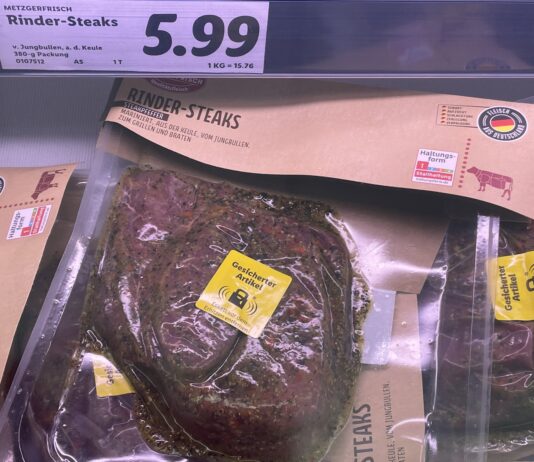 Steak diebstahlgesichert im Supermarkt