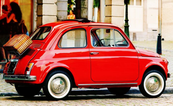 Roter Fiat 500.