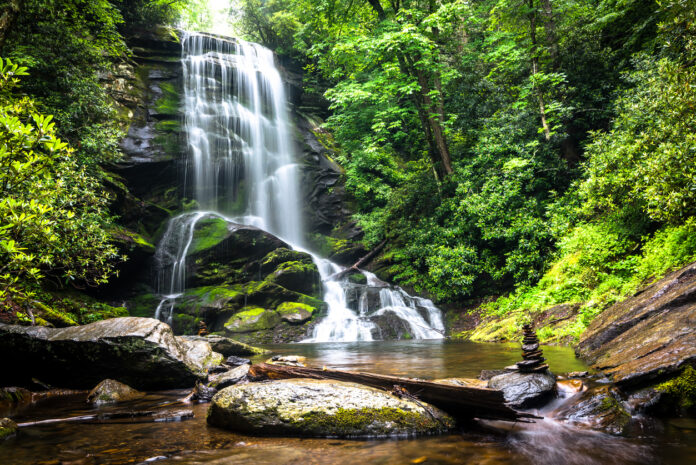 Wasserfall in der Natur