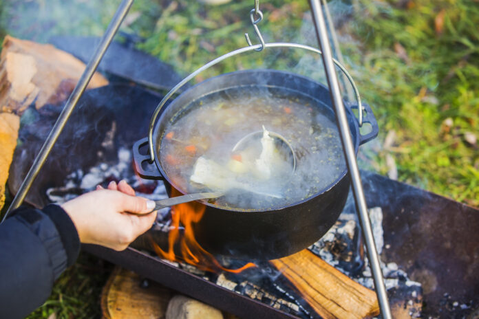 Am Lagerfeuer kochen