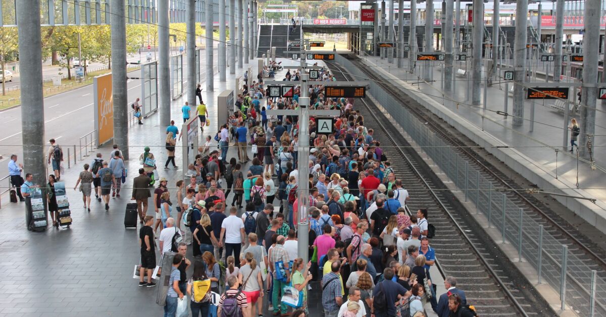 Freigabe-Millionen-Pendler-d-rfen-kostenlos-Bus-und-Bahn-fahren