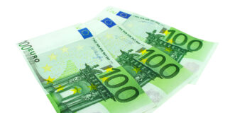 300 Euro in 100 Euro Scheinen. Die Höhe der Energiepauschale