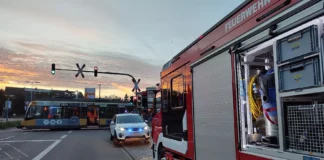 Rettungseinsatz an Straßenbahn nach Unfall