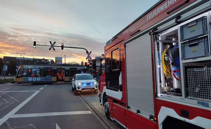 Rettungseinsatz an Straßenbahn nach Unfall