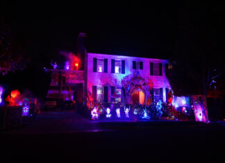 Halloweenhaus mit Beleuchtung