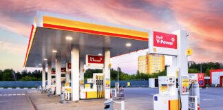 Tankstelle für Autos mit Spritpreisen