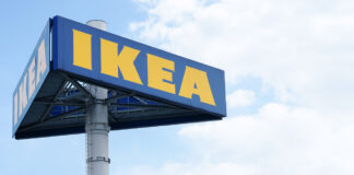 Ein Hinweisschild von Ikea.
