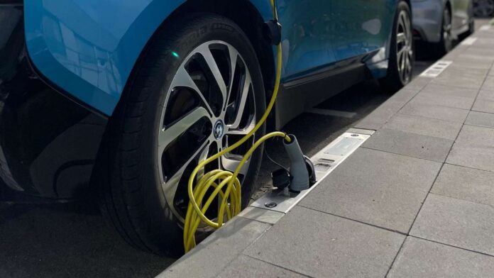 Los autos eléctricos de pavimento pronto serán gravados