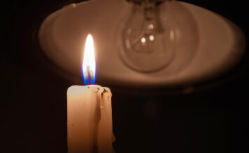 Kerze als Beleuchtung bei Blackout.