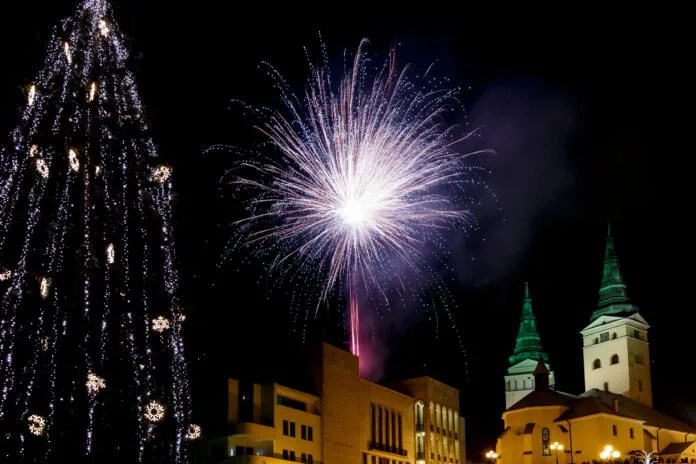 silvester feuerwerk karlsruhe Silvester mit Feuerwerk in Stadt