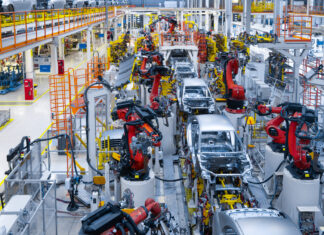 KFZ-Produktionsstraße in einer Fabrik von einem Autobauer. Viele Autohersteller besiegeln jetzt schon das Verbrenner-Aus und möchten komplett auf die Produktion von E-Autos setzen.