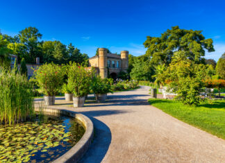 Zu den schönsten Sehenswürdigkeiten in Karlsruhe gehört auch der Schlossgarten.