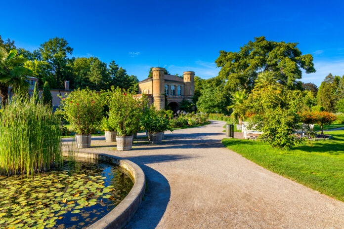 Zu den schönsten Sehenswürdigkeiten in Karlsruhe gehört auch der Schlossgarten.