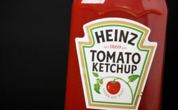 Ein Bildes des Ketchups von Heinz.