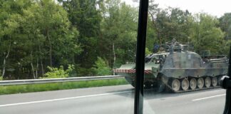 Panzer auf der Autobahn