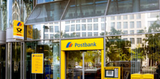 Eine Postbank-Filiale. Millionen Postbank-Kunden können bald kein Bargeld mehr abheben.
