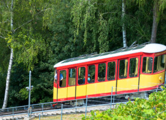 Die Turmbergbahn in Karlsruhe ist eine der bekanntesten Sehenswürdigkeiten der Stadt.