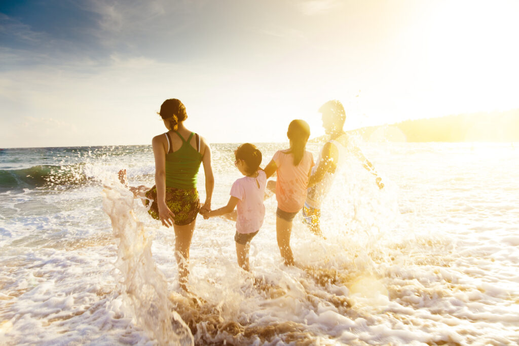 Im Sommer eignet sich ein Urlaub an der Küste besonders gut, um einen gelungenen Kurzurlaub mit Kindern zu verbringen.