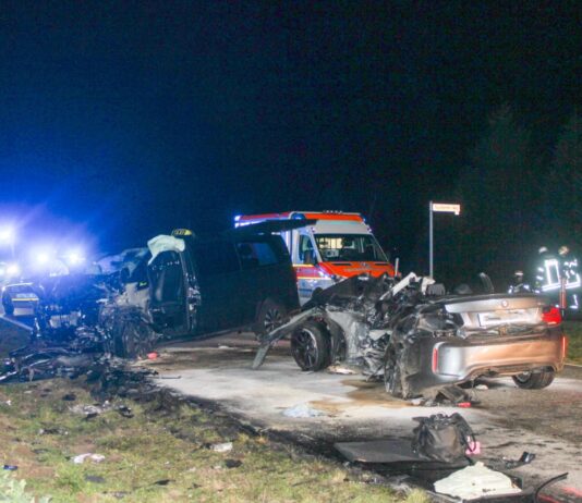 Tödlicher Unfall mit Taxi im Kreis Karlsruhe.