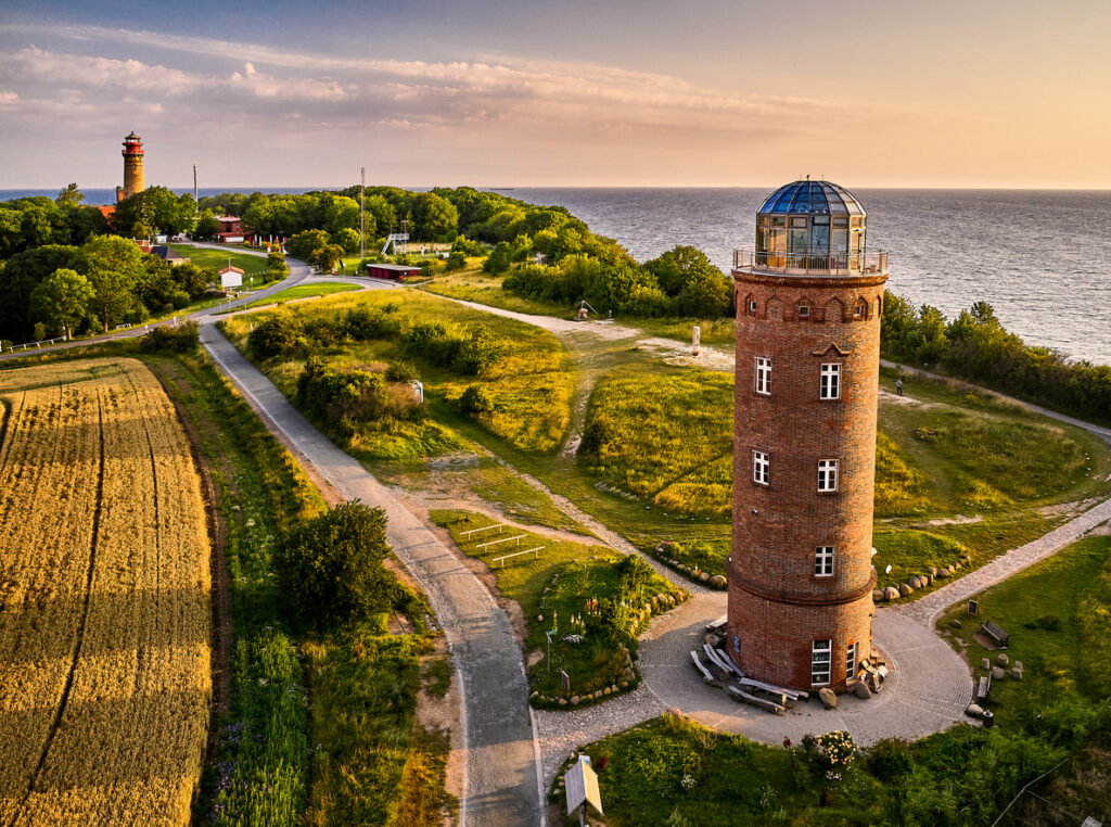 Das Kap Arkona bezeichnet eine Steilküste auf der Halbinsel Wittow im Norden der Insel Rügen, das ebenfalls sehenswert ist und ein abwechslungsreiches Urlaubsprogramm bietet.