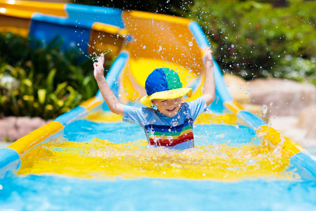 Auch für Kinder gibt es tolle Rutschen in Wasserparks. Damit bieten Wasserparks ein tolles Ausflugsziel für die ganze Familie. 